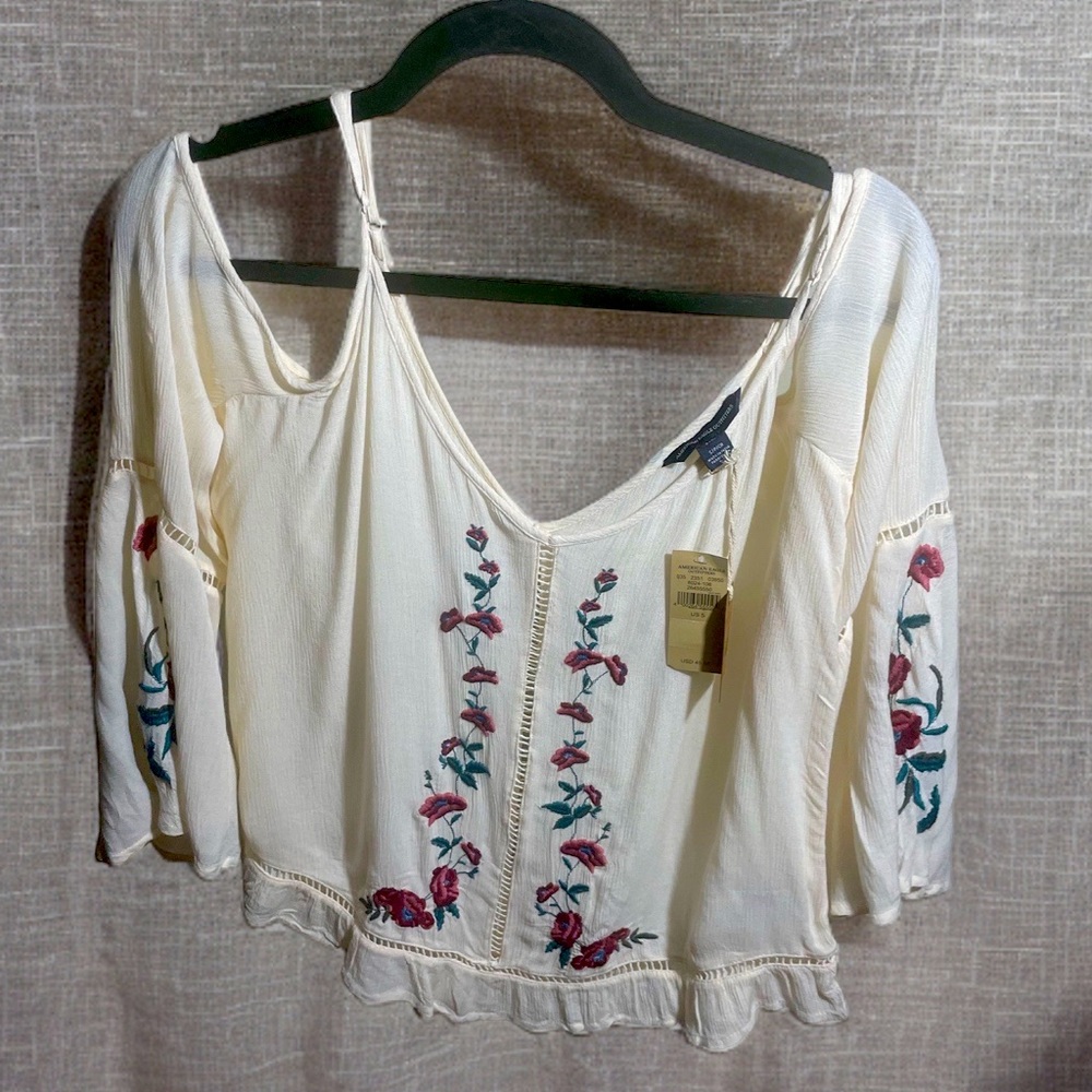3/$30 American outfitters top - Picture 1 of 3